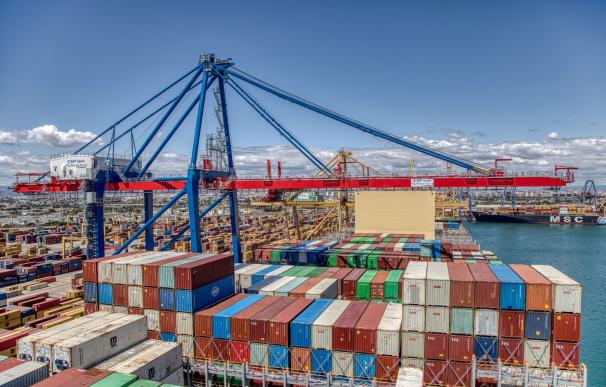El coste de transportar mercancías por mar de Asia a Europa empieza a descender
