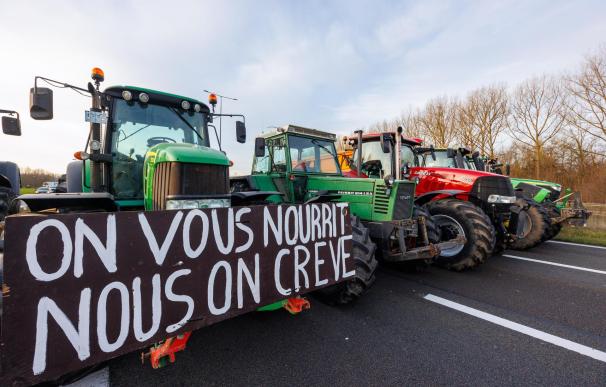 Un millar de tractores bloquean Bruselas en plena reunión de los líderes de la UE