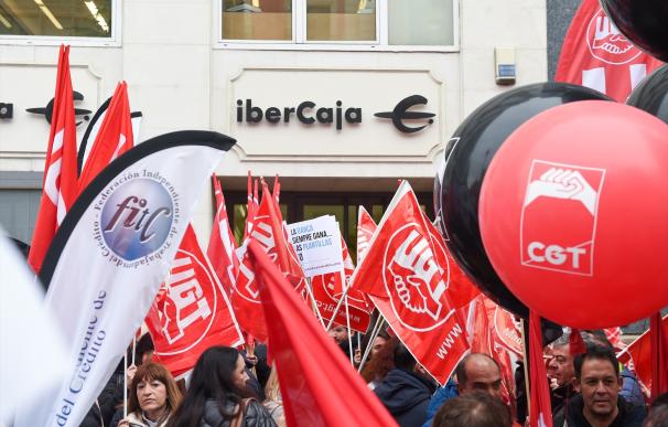 Los empleados de la banca se manifiestan en Madrid para pedir mejoras laborales