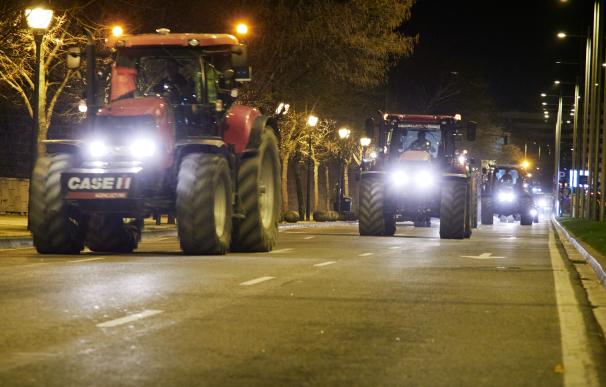 Varios tractores, durante la tercera jornada de protestas de los ganaderos y agricultores
