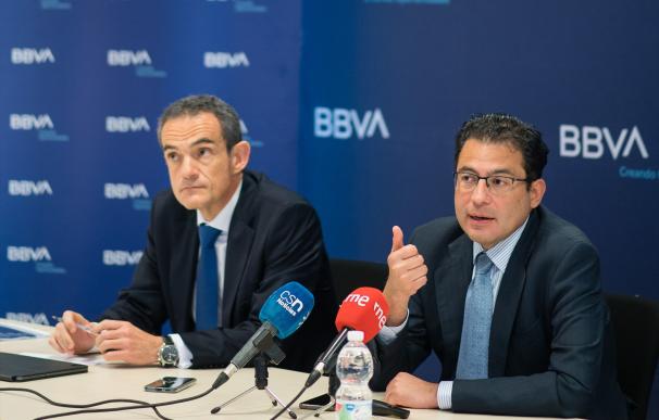Francisco Javier Jerez, director territorial Sur de BBVA, y Miguel Cardoso, economista jefe de BBVA Research para España