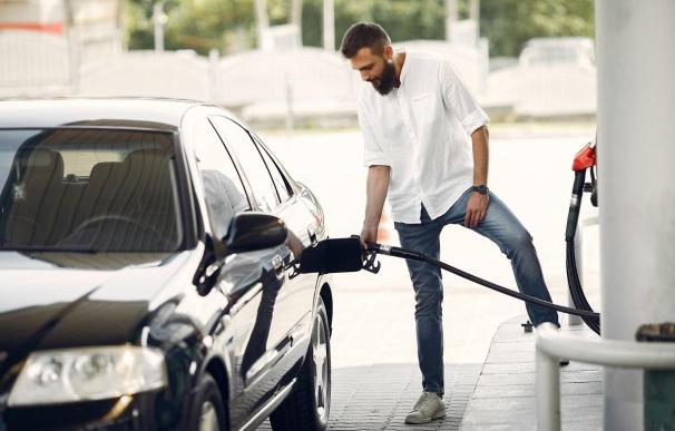 El precio de la gasolina sube un 1,65% y encadena cinco semanas de subida