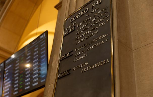 Un cartel informativo de los corros en el Palacio de la Bolsa.