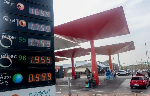Los precios del carburante en una gasolinera, a 22 de marzo de 2024, en Madrid (España).