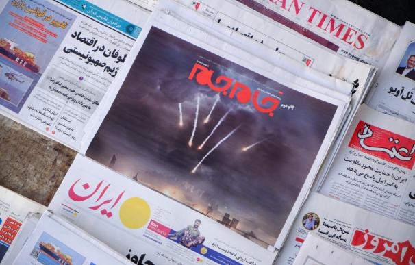Portada de la prensa iraní recogiendo los ataques del sábado.