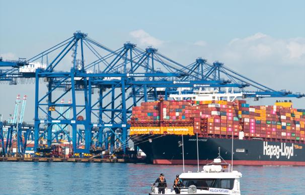 Bruselas abre un expediente a España por no recaudar derechos de aduana al textil chino