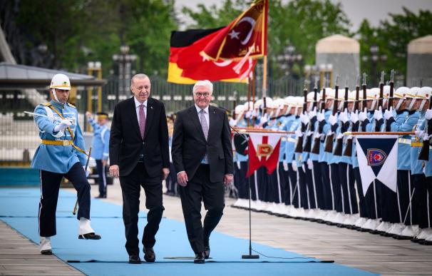 El presidente turco, Recep Tayyip Erdogan, y su homólogo alemán, Frank-Walter Steinmeier, durante su cumbre de este miércoles.