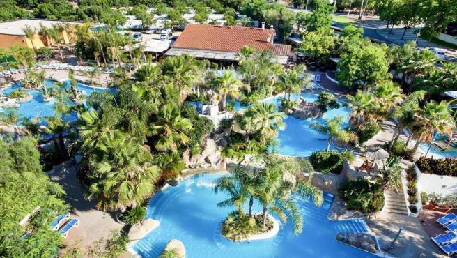 Cuatro piscinas exteriores en La Siesta Salou Resort & Camping.