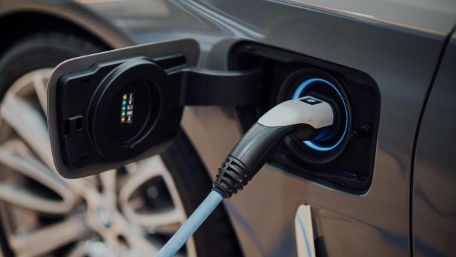 Potenciar la compra y el uso del coche eléctrico es la gran alternativa sostenible a los modelos actuales de gasolina y de diésel.