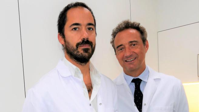 A la derecha, el Dr. Rafael Arroyo y a la izquierda, el Dr. Jaime González-Valcárcel.