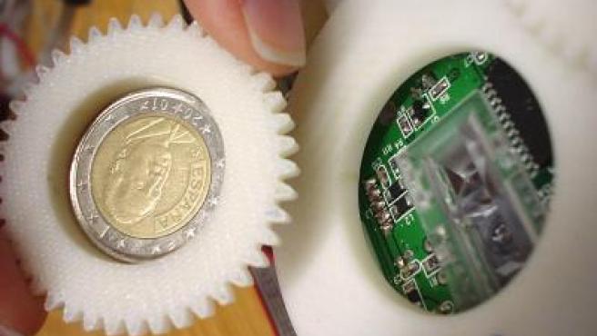 Arsenal para jugar Sombra Un detector de monedas de euro falsas construido con un ratón óptico