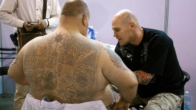 Los gurús del tatuaje exhiben sus dotes artísticas en Tailandia