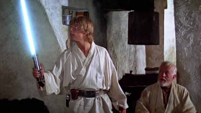 Al inventor de la espada láser de Star Wars no le convence el modelo del  Episodio VII