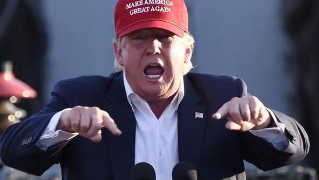 sol probabilidad salvar La gorra de Trump, su arma de marketing por 23 euros... está hecha por  latinos