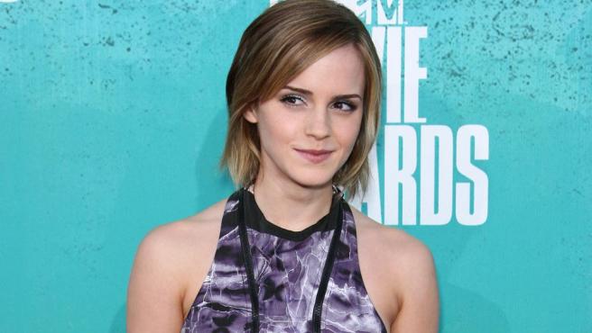  Karl Lagerfeld regala una caña de pescar a Emma Watson por su cumpleaños