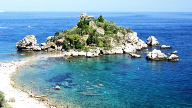 Fotografía de la Isola Bella Taormina en Sicilia.
