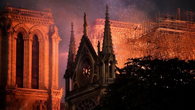 Hoogte afstand Mysterie INCENDIO NOTRE DAME - El lujo, al rescate de Notre Dame: Gucci y LVMH  ofrecen donativos millonarios