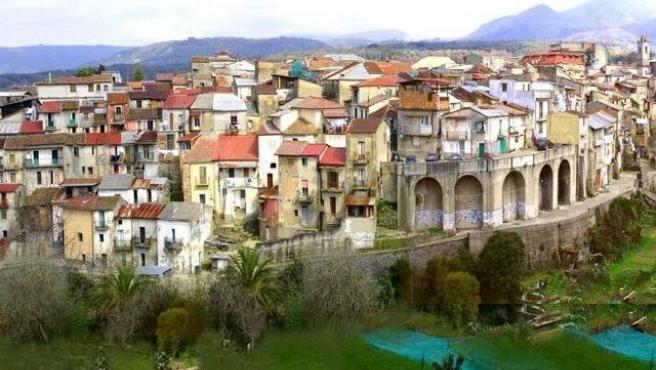 Cinquefrondi, otro pueblo que vende casas en Italia por un euro. La localidad está libre de coronavirus.