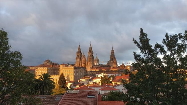 La ciudad gallega recibió esta distinción no solo por su conjunto monumental, sino también por el Camino de Santiago que es Bien de Interés Cultural y primer Itinerario Cultural Europeo.
