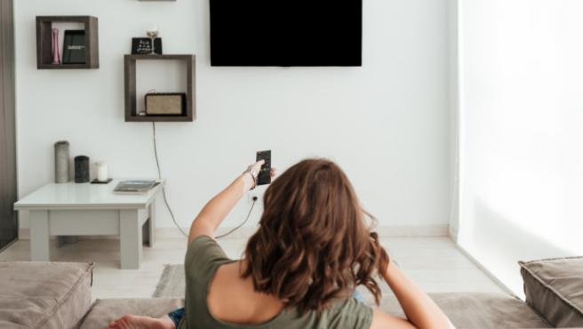 El consumo medio de televisión en España se sitúa en unas cuatro horas diarias.