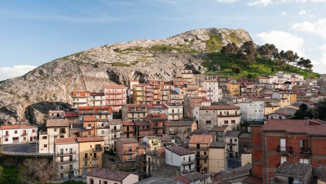 Troina, el pueblo de Sicilia que vende casas por un euro.