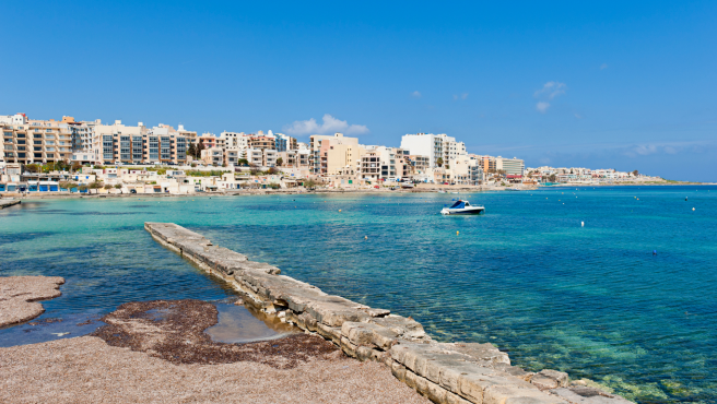 Qawra es una de las zonas más turísticas de Malta.