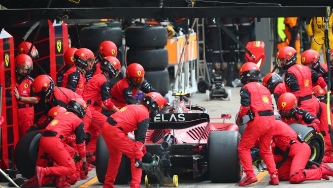 Imagen del equipo Ferrari en el circuito de Interlagos en São Paulo.