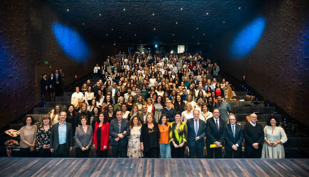 Autoridades y profesionales que participan en el programa Reincorpora durante la jornada celebrada en CaixaForum Madrid.