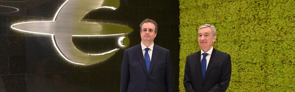 El presidente de Ibercaja Banco, Francisco Serrano (i), y el consejero delegado de Ibercaja Banco, Víctor Iglesias