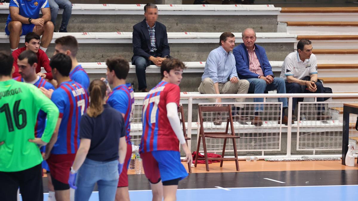 El rey emérito acude a Pontevedra a ver un partido de balonmano de su nieto