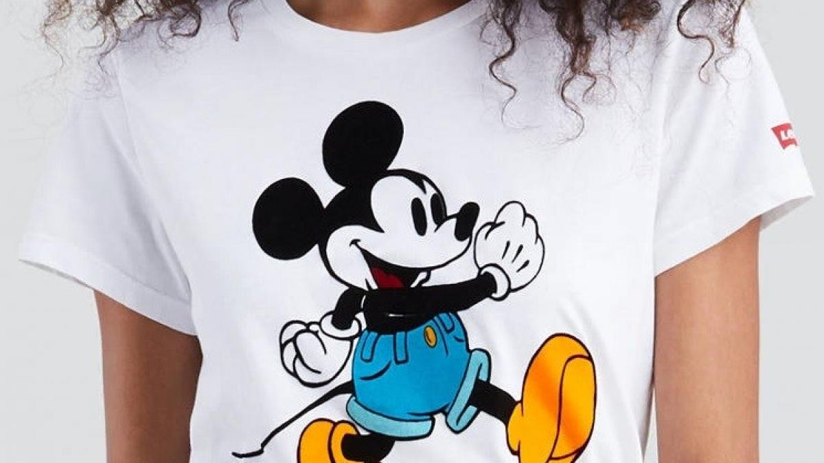 Sueño áspero embrague Estrictamente MICKEY MOUSE MODA - De zapatillas a camisetas: las marcas de moda rinden  homenaje a Mickey Mouse
