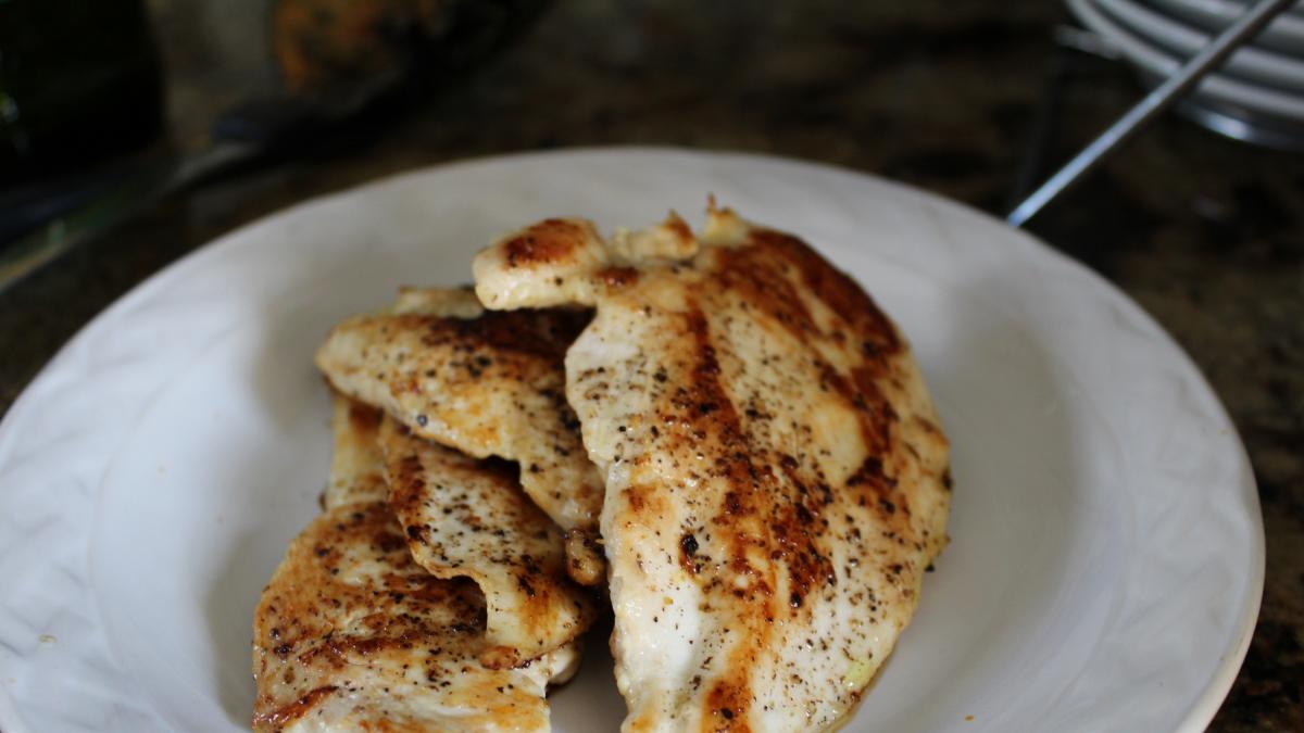 Cómo saber si el pollo está en mal estado antes y después de cocinarlo