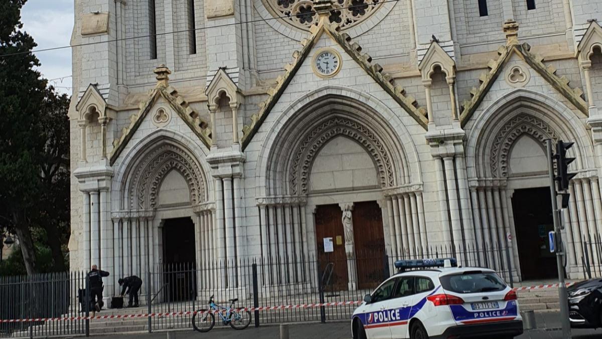 Al menos un muerto por un ataque con cuchillo dentro de una iglesia en Niza