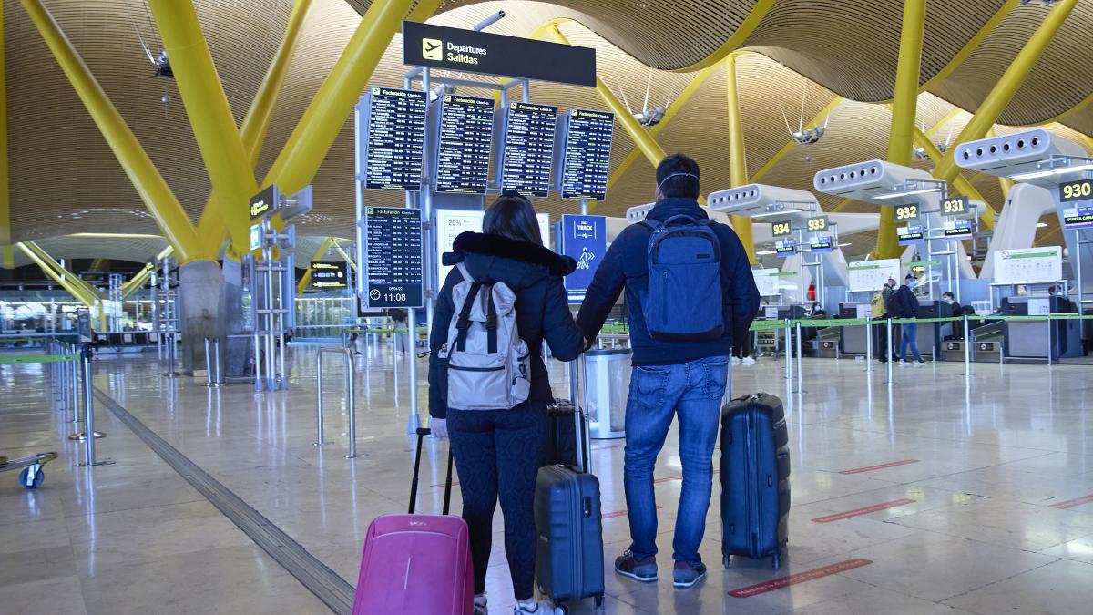 siete y media inversión instinto Los aeropuertos europeos al borde del colapso ante la oleada de  cancelaciones